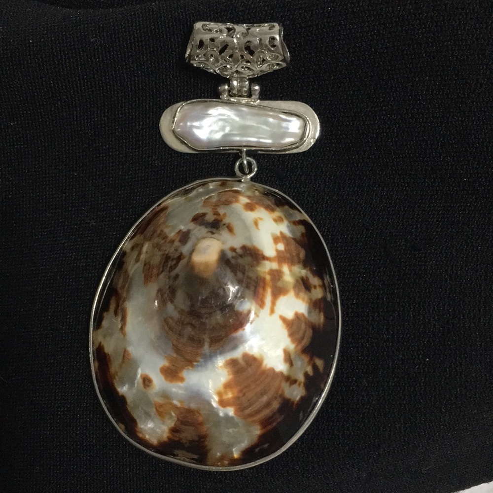 Brown and cream pendant